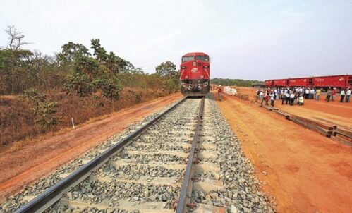 Estado assina contratos para 2 linhas ferroviárias em MT; investimento será de R$ 11 bi