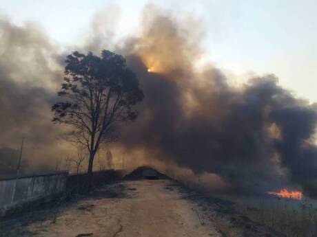 Bombeiros de MS atuam em cinco focos de incêndio nesta segunda-feira