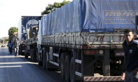 Caminhoneiros ignoram áudio de Bolsonaro e mantêm paralisação