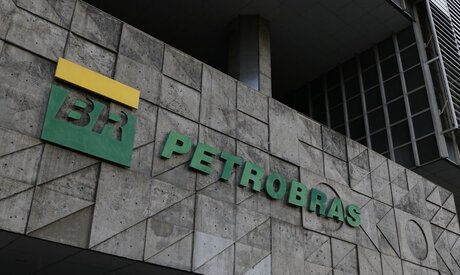 Petrobras reduz preço de venda da gasolina para distribuidoras