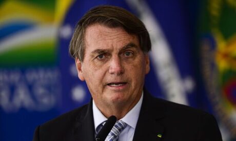Bolsonaro vai a MS para entregar casas em residencial 