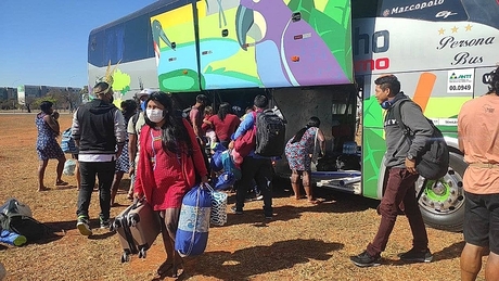 Índios acampam na Praça dos 3 Poderes contra o marco temporal