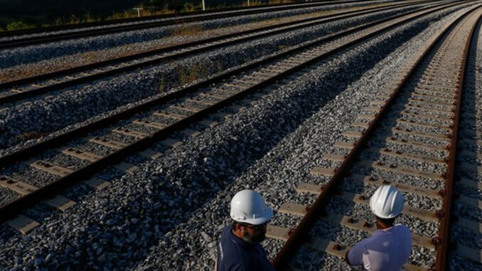 MT apoia Fico e Ferrogrão, mas ferrovia da Rumo é a mais importante, diz governador