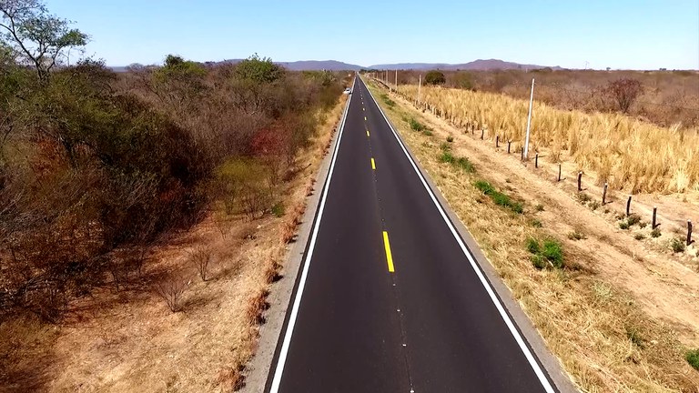 DNIT conclui recuperação de 30 km da BR-430/BA