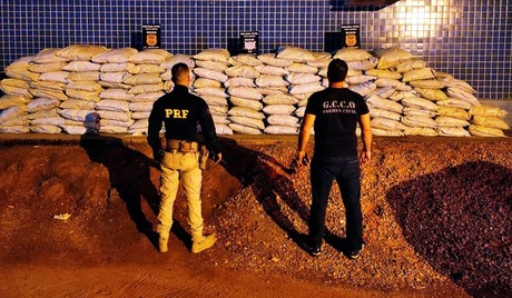 Polícia apreende mais de três toneladas de defensivos agrícolas; carga está avaliada em R$ 3 mi