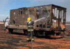 Incêndio mata uma pessoa, destrói caminhão e máquina agrícola em São Luiz do Norte