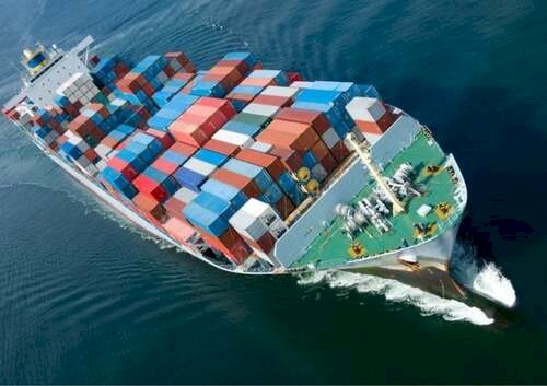 Exportações crescem 6,0 porcento no mês, puxadas pela indústria extrativa e agropecuária.