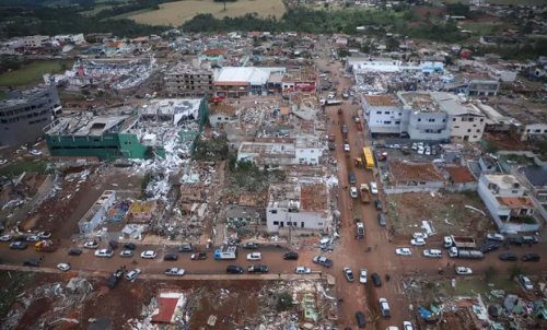 Reconstrução mobiliza governos e voluntários após tornado no Paraná