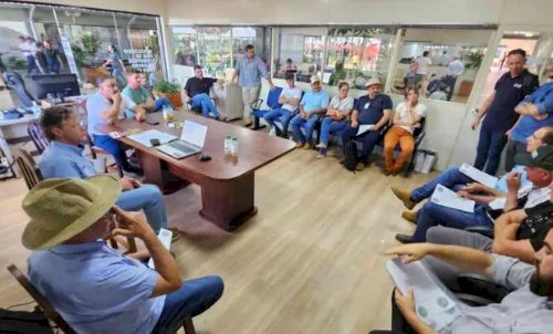 “Estamos pagando para trabalhar”: produtores de leite do Paraná criam associação no Show Rural