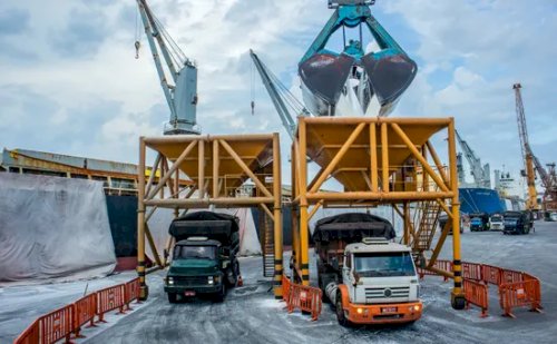 Guerra no Oriente Médio ameaça fertilizantes e coloca 41? ureia global em risco