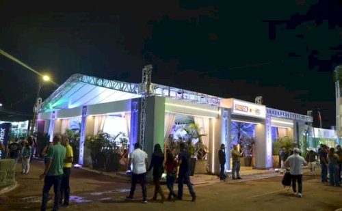 Temporal atinge último dia da Expogrande, derruba estruturas e cancela show