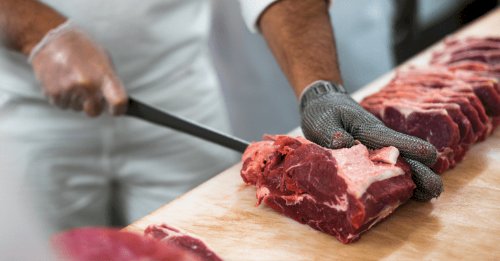 Carne bovina renova máximas no atacado, enquanto varejo recua em abril/26