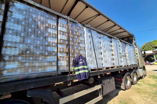 Fiscais apreendem 128 mil latas de cerveja e 48 toneladas de soja