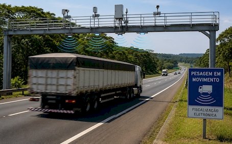 Goiás prepara pesagem de caminhões sem parar na balança