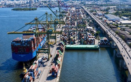 Rio Brasil Terminal recebe portêineres para navios de 24 mil TEUs